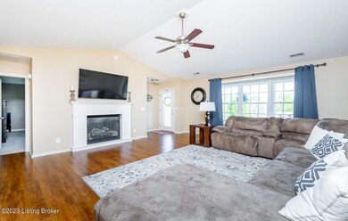303 Red Oak Ln (18)