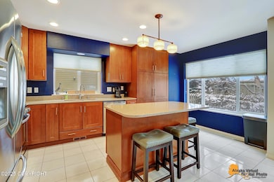 Kitchen w/Island