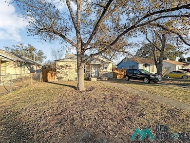 306 N Lake St, Carlsbad, NM 88220 - photo 2
