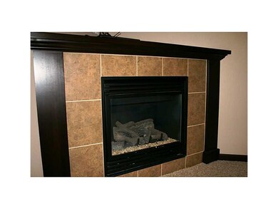 405 Cimarron Dr, Hiawatha, IA 52233 - photo 5