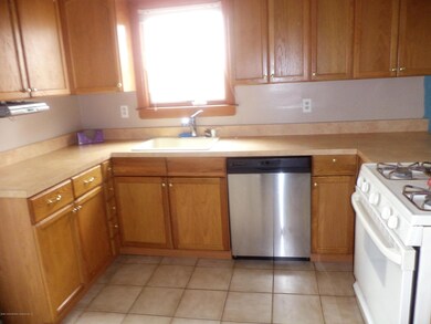 936 Clove Way unit B, Staten Island, NY 10301 - photo 4