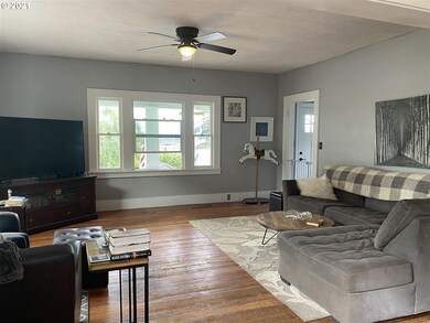 422 W C St, Rainier, OR 97048 - photo 7