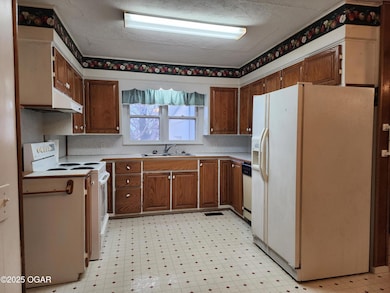 8255 State Highway 96, Carthage, MO 64836 - photo 2