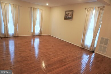 12242 Tildenwood Dr, Rockville, MD 20852 - photo 7