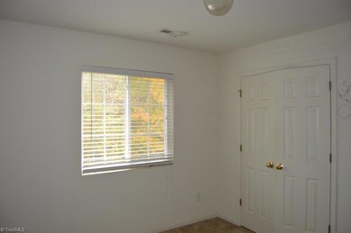 3610 Marksbury Dr, Greensboro, NC 27405 - photo 5