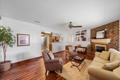 712 Sandlin Dr, Bedford, TX 76021 - photo 7