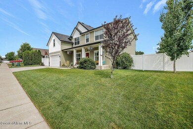 3Front of home.jpg-SMALL