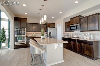 Kitchen with stainless steel appliances, decorativ