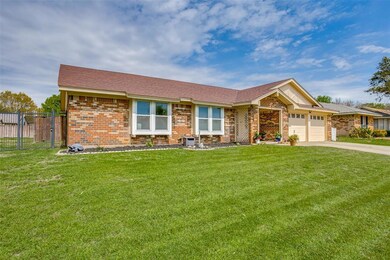 728 Springhill Dr, Hurst, TX 76054 - photo 2