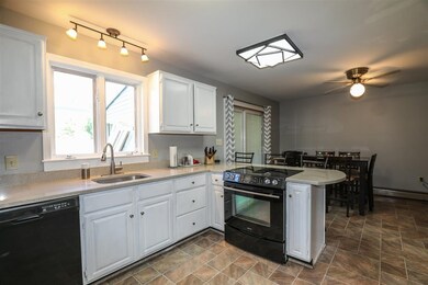 75 Hatfield Rd, Weare, NH 03281 - photo 4