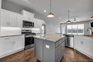 7119 E Oak Ridge St, Broken Arrow, OK 74014 - photo 4