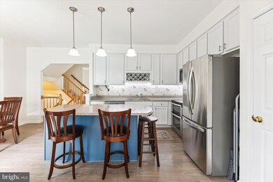 13511 Avonmore Dr, Herndon, VA 20171 - photo 3