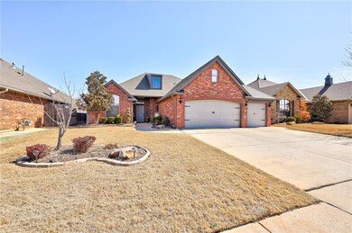 914 Kelsi Dr, Moore, OK 73160 - photo 2