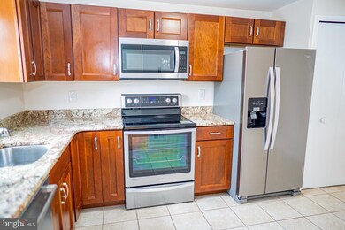 15302 Harmony Hill Ct, Centreville, VA 20120 - photo 7