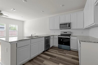 200 Henderson St, Bonham, TX 75418 - photo 6