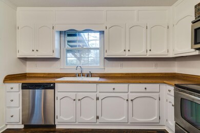 2009 Cobb Dr, Columbia, TN 38401 - photo 7