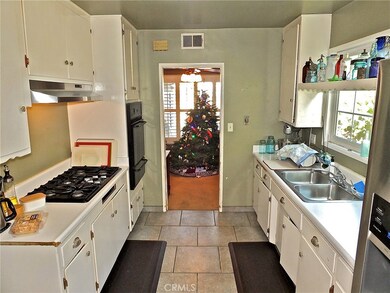 3721 E Poppy St, Long Beach, CA 90805 - photo 2