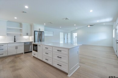 3225 3225 S Donnybrook Ave, Tyler, TX 75701 - photo 6