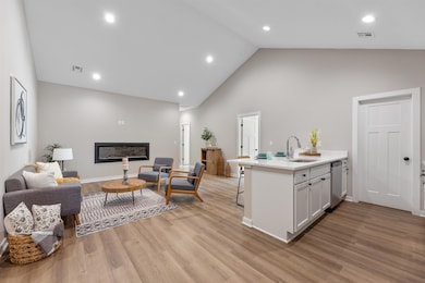 914 S Fox Ridge, Newton, KS 67114 - photo 4