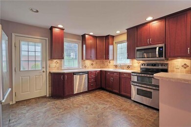 69 S Buttonwood St, Macungie, PA 18062 - photo 6