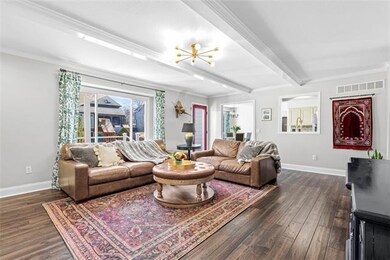 Huge Livingroom