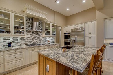 Large island w/breakfast bar