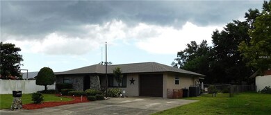 Exterior front right side with double gate leading