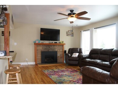 723 E 19th St, the Dalles, OR 97058 - photo 5