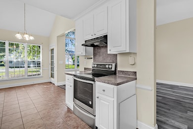 Eat-in kitchen