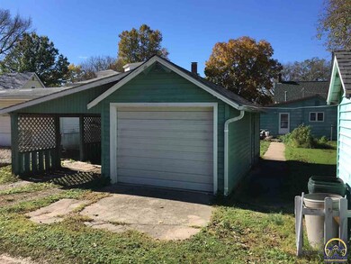 428 Pearl St, Rossville, KS 66533 - photo 3