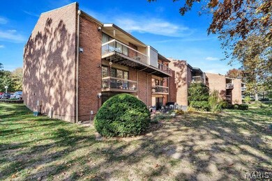 5270 Cedarstone Ct unit C, Saint Louis, MO 63129 - photo 2