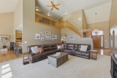 SPACIOUS 2 Story Great Rm!