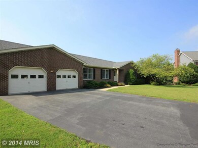 8201 Fox Hunt Ln, Frederick, MD 21702 - photo 2