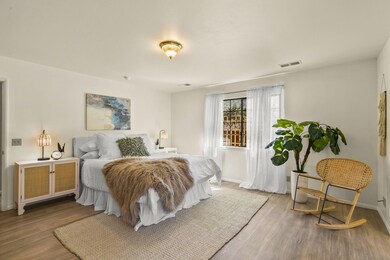4-web-or-mls-UpmarketMedia_384WOakView (