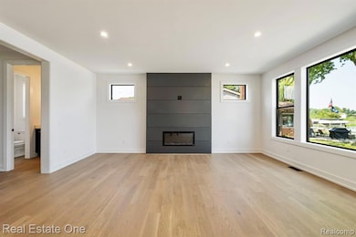 1517 Kessler Ave, Keego Harbor, MI 48320 - photo 7