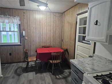 555 N Maple St, Mercer, PA 16137 - photo 4