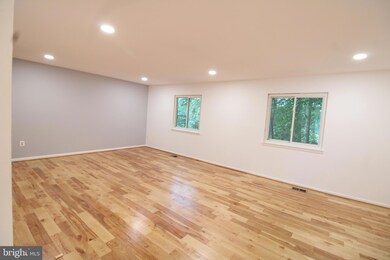 1554 Goldenrain Ct, Reston, VA 20190 - photo 7