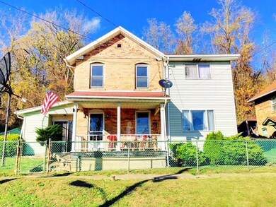 WELCOME HOME AT 516 4TH STREET! SITTING PRETTY WIT