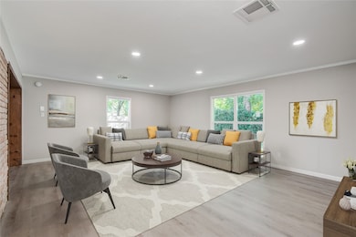 This photo has been Virtually Staged