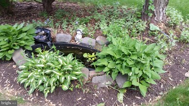 8741 Cardinal Forest Cir, Laurel, MD 20723 - photo 2