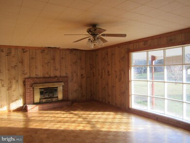 1911 Kathy Ct, Owings, MD 20736 - photo 2