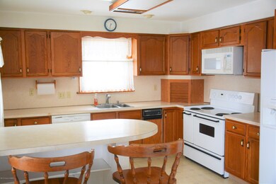 419 Washington Ave, Wyoming, PA 18644 - photo 7