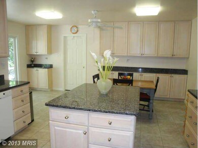 12211 Valerie Ln, Laurel, MD 20708 - photo 4