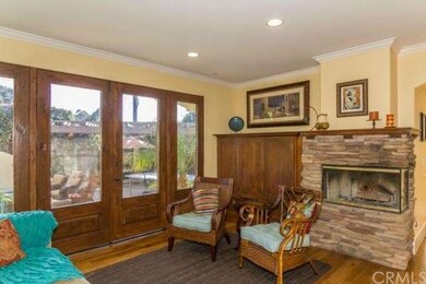 Sitting area by the fireplace, next to the living 