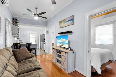 729 Windsor Ln.