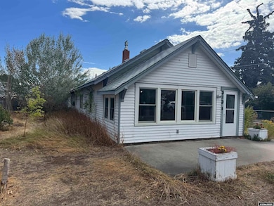 313 N 6th St E, Riverton, WY 82501 - photo 3