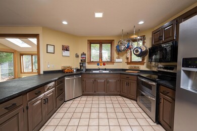 83 Hovey Rd, Londonderry, NH 03053 - photo 4