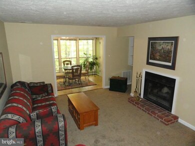 12185 Cardamom Dr, Woodbridge, VA 22192 - photo 7