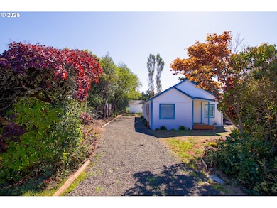 1860 30th St, Florence, OR 97439 - photo 2