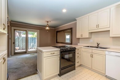 Kitchen & Dining